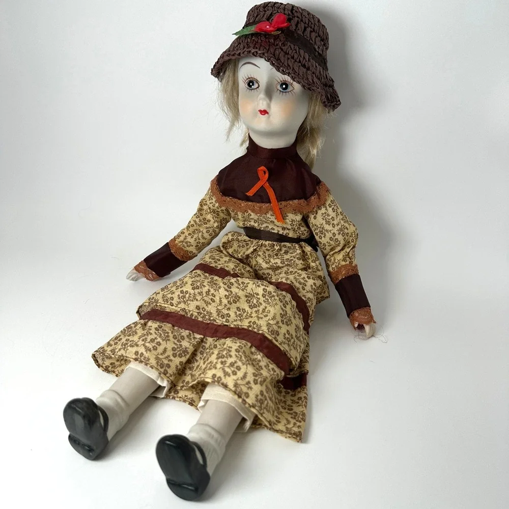 Walda Porcelain Doll‎ Girl 17